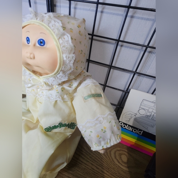 VINTAGE 1984 CABBAGE PATCH KIDS BALD PREEMIE GREEN EYES W/ YELLOW NIGHTGOWN - Picture 3 of 4